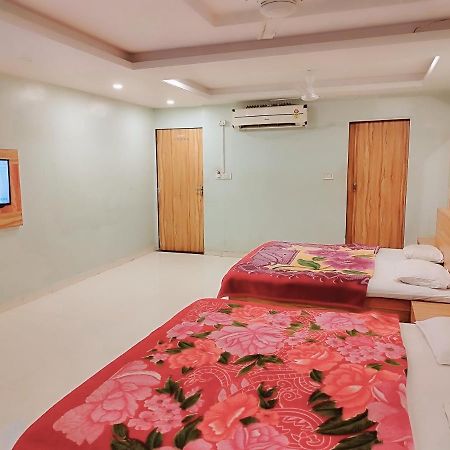 Hotel Guru Kripa - 500Mtr From Shreenathji Temple Nāthdwāra المظهر الخارجي الصورة