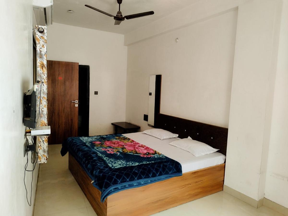 Hotel Guru Kripa - 500Mtr From Shreenathji Temple Nāthdwāra المظهر الخارجي الصورة