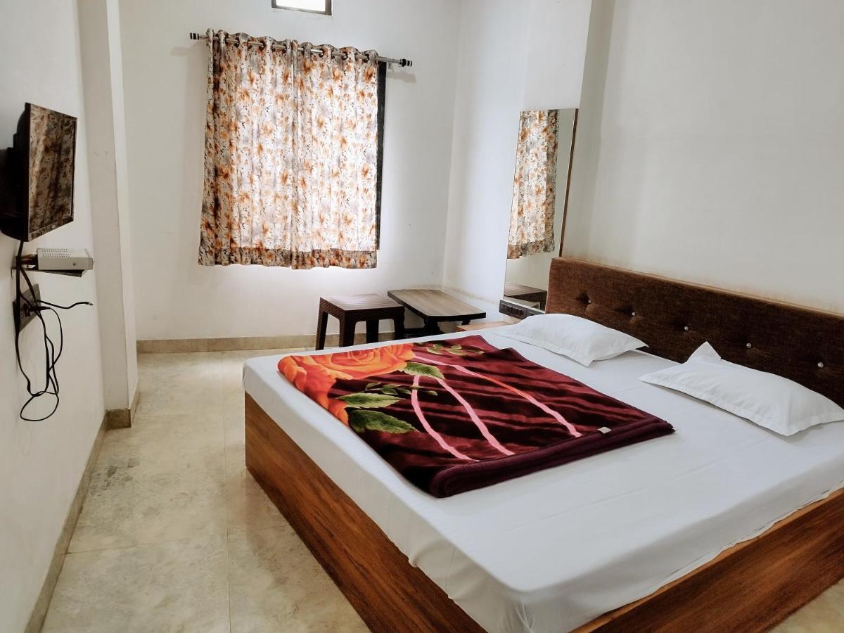 Hotel Guru Kripa - 500Mtr From Shreenathji Temple Nāthdwāra المظهر الخارجي الصورة