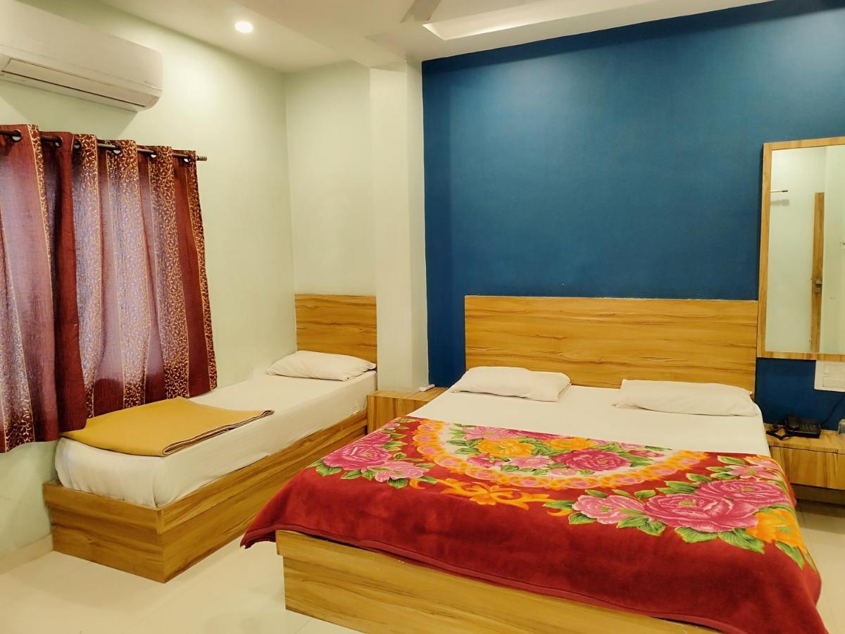 Hotel Guru Kripa - 500Mtr From Shreenathji Temple Nāthdwāra المظهر الخارجي الصورة