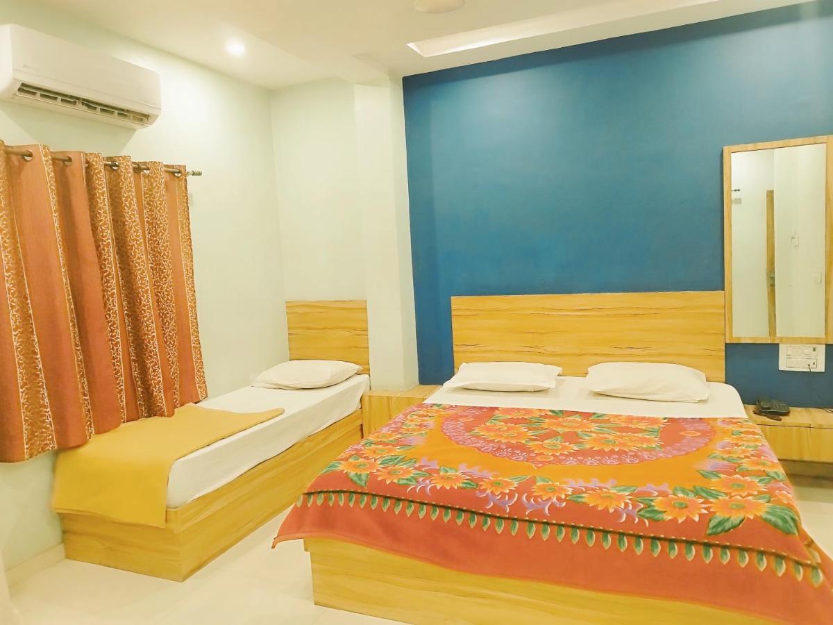 Hotel Guru Kripa - 500Mtr From Shreenathji Temple Nāthdwāra المظهر الخارجي الصورة